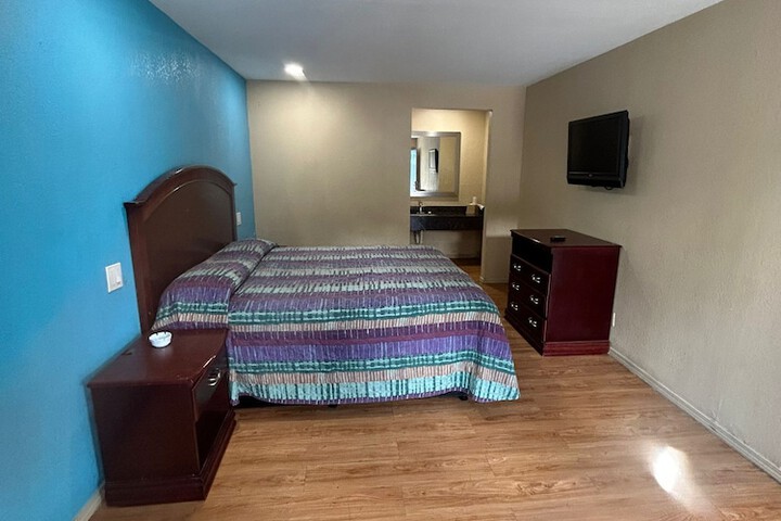 Room 14 of 33