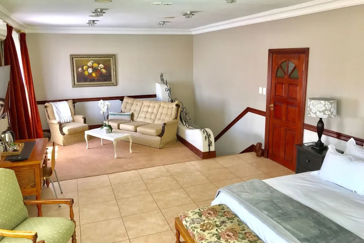 Room 6 of 27