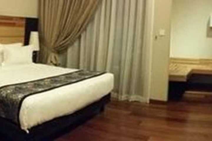 Room 14 of 73