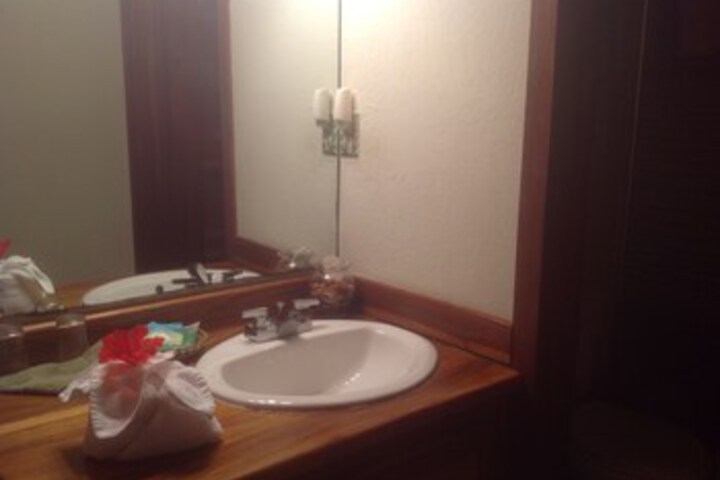 Room 4 of 12