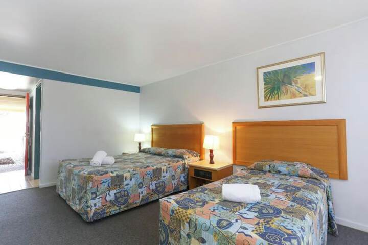 Room 2 of 35