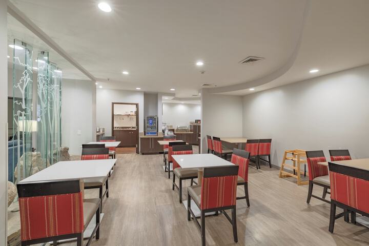 Breakfast area