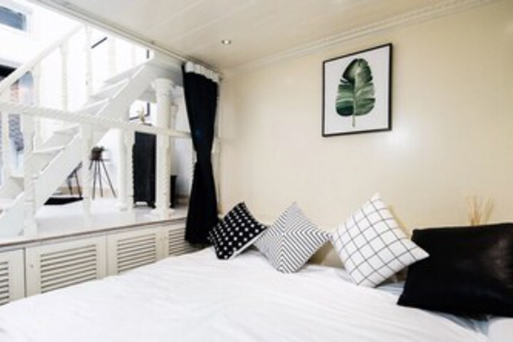 Room 16 of 36