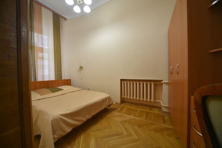 Room 17 of 40
