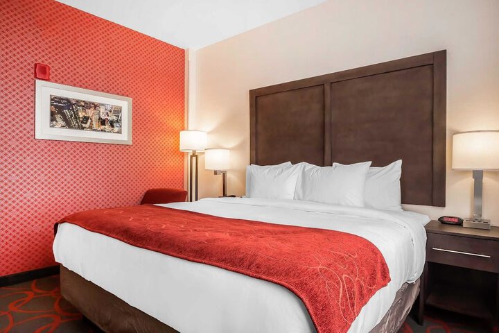 1 King Bed (4 of 23)