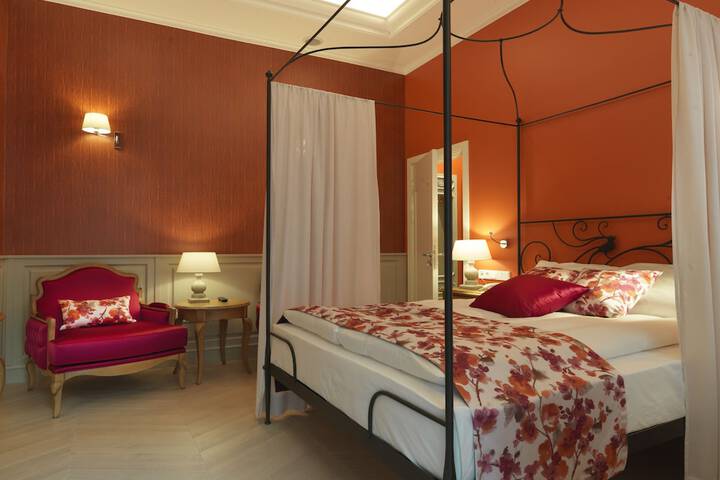 Room 8 of 62