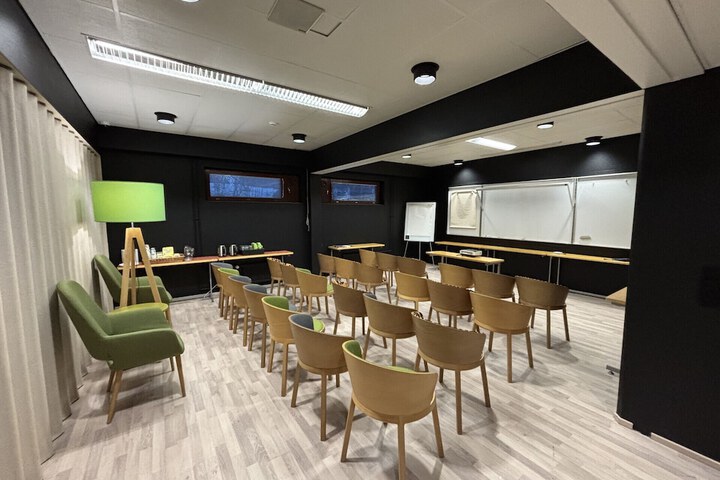 Business Center 54 of 57