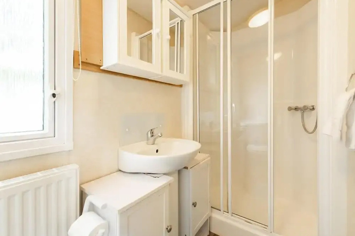 Serene Mobile Home in Hastings Near Smugglers Adventure