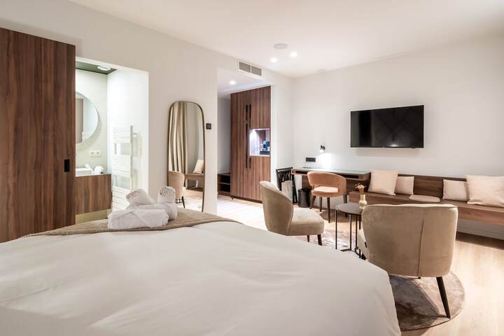 Room 10 of 62