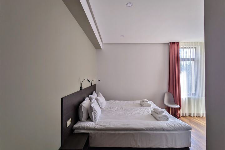 Room 2 of 6