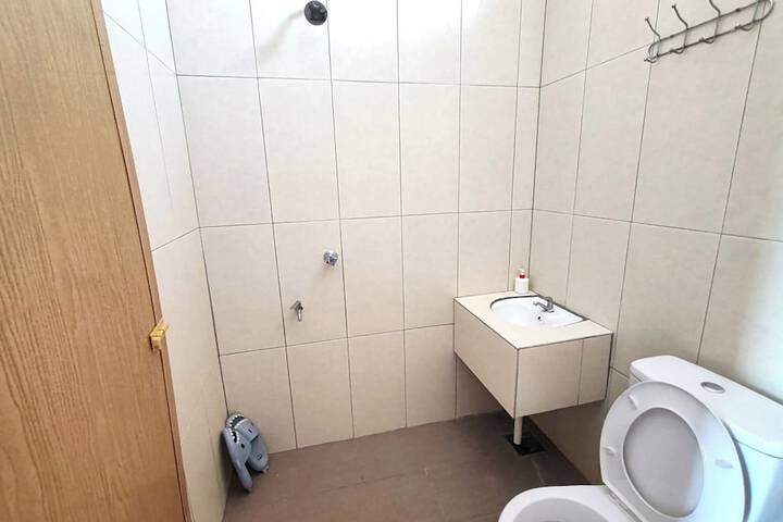 Room 13 of 27