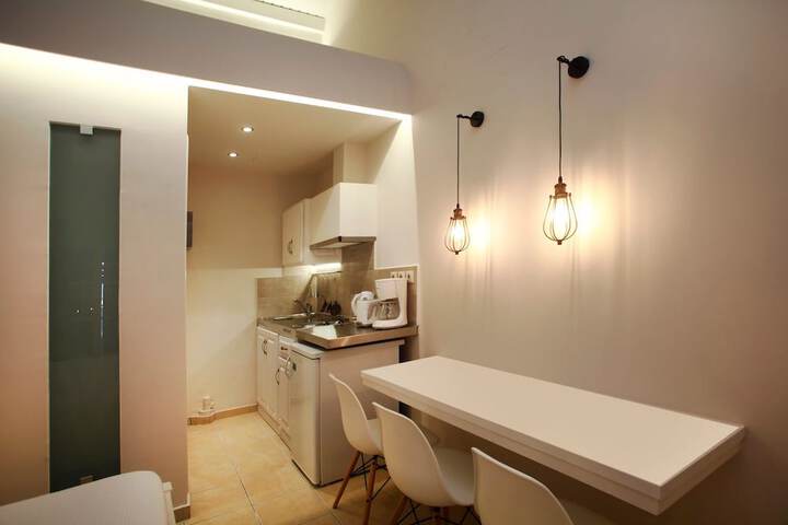 Room 2 of 49