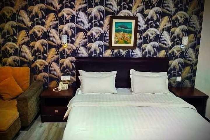 Room 15 of 32