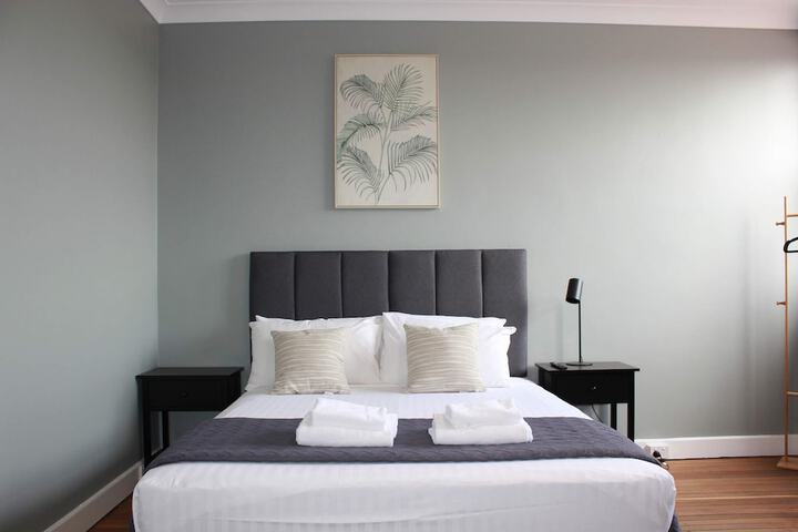 Room 4 of 10