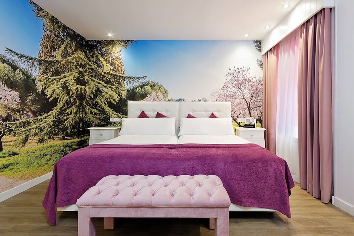 Room 44 of 83