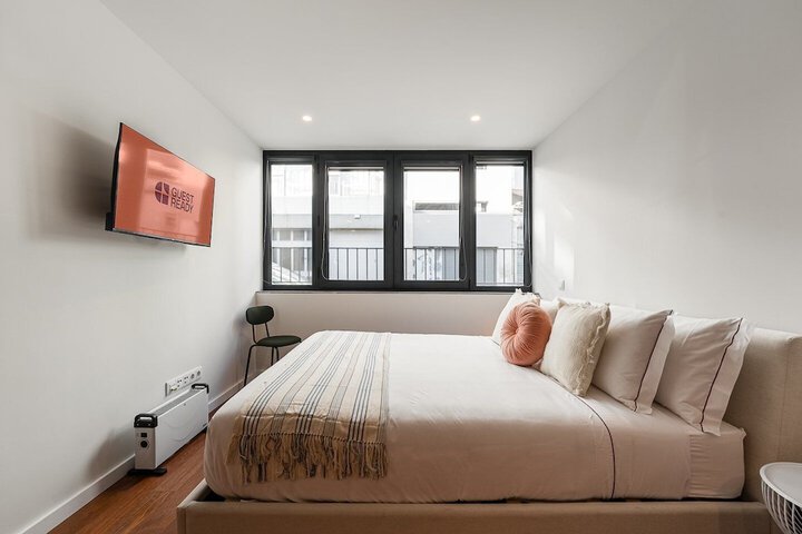 Room 7 of 32