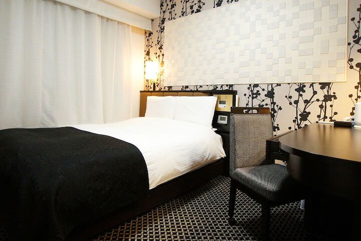 Room 9 of 20