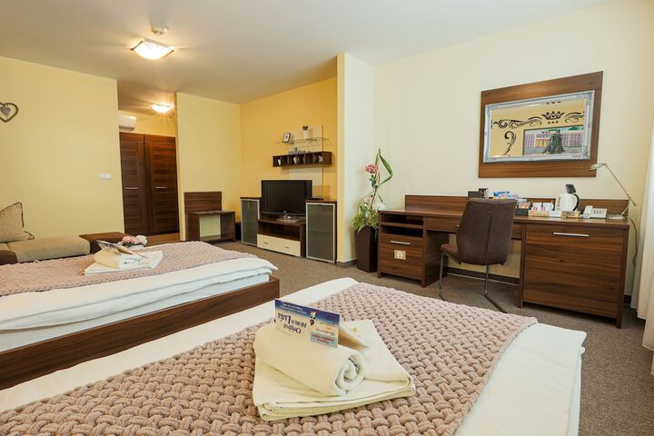 Room 8 of 31
