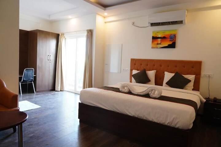 Room 3 of 25