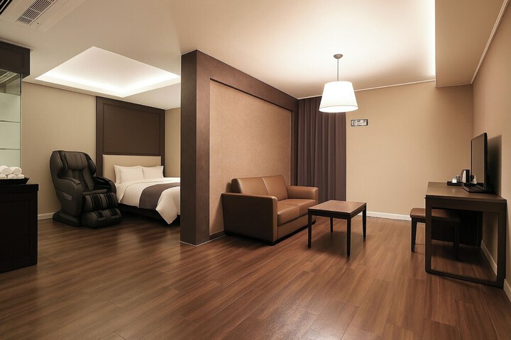 Room 16 of 85