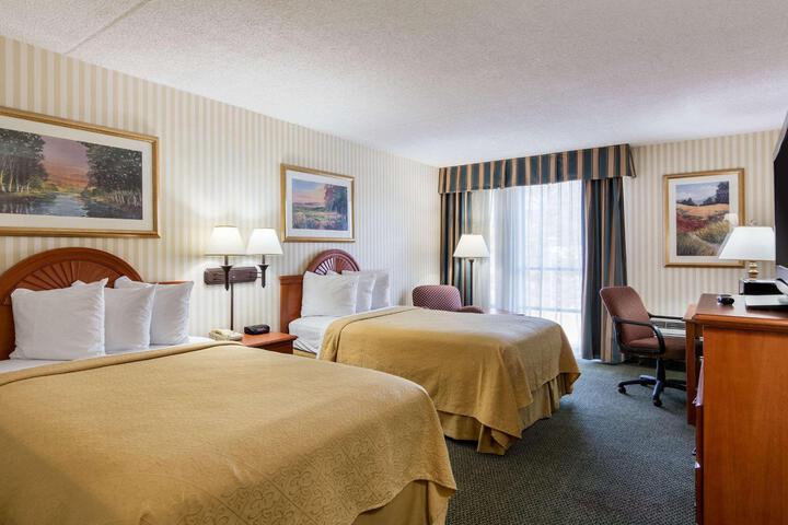 2 Double Beds (5 of 8)