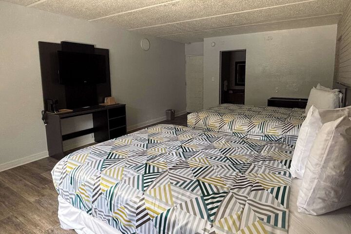 Standard Room, King or Two Doubles (7 of 11)