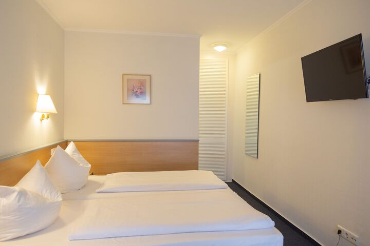 Room 13 of 63