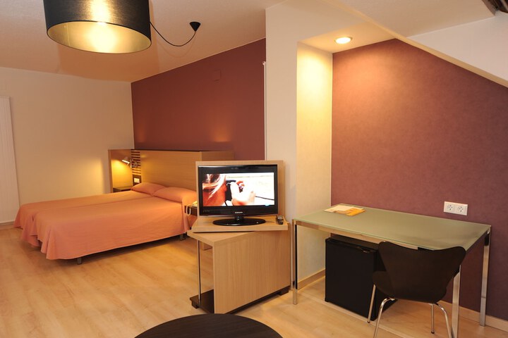 Room 10 of 53