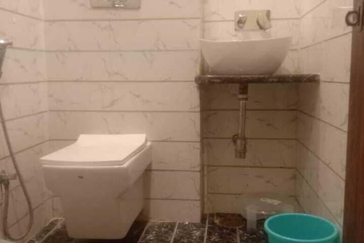 Room 4 of 6