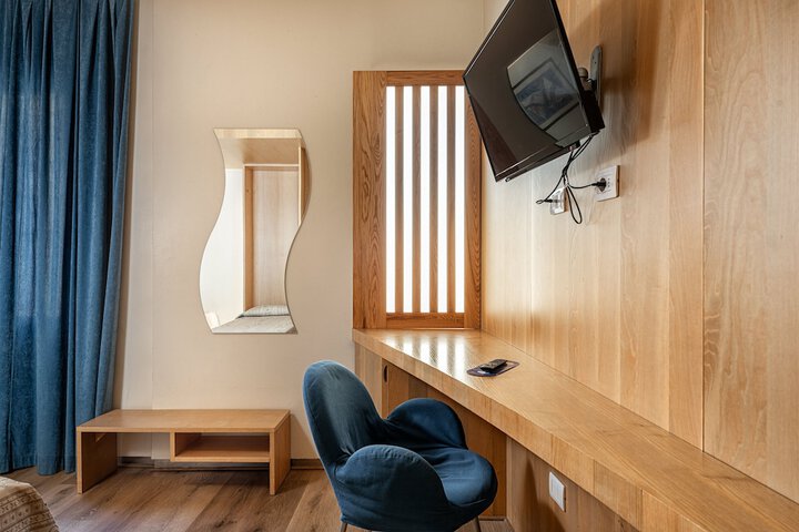 Room 33 of 181