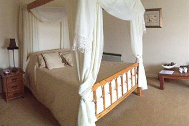 Room 8 of 11