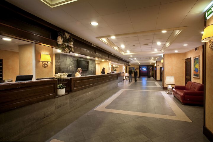Check-in/check-out kiosk