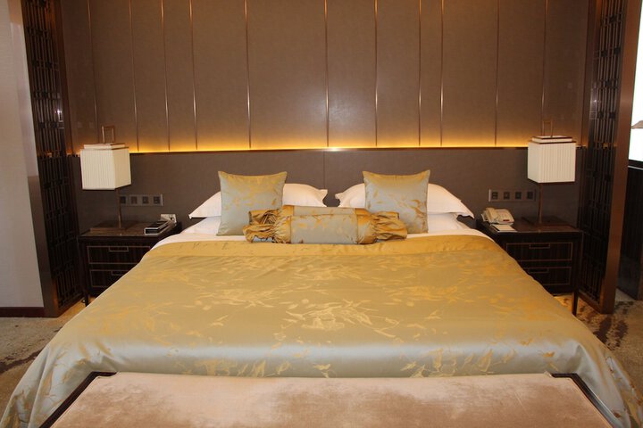 Room 16 of 77