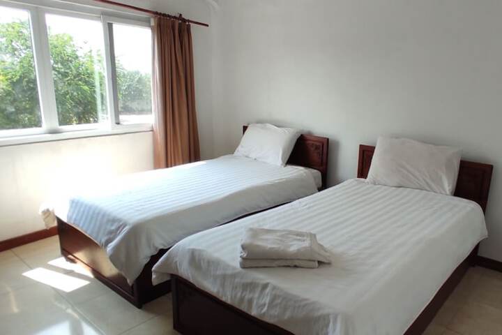 Room 11 of 25