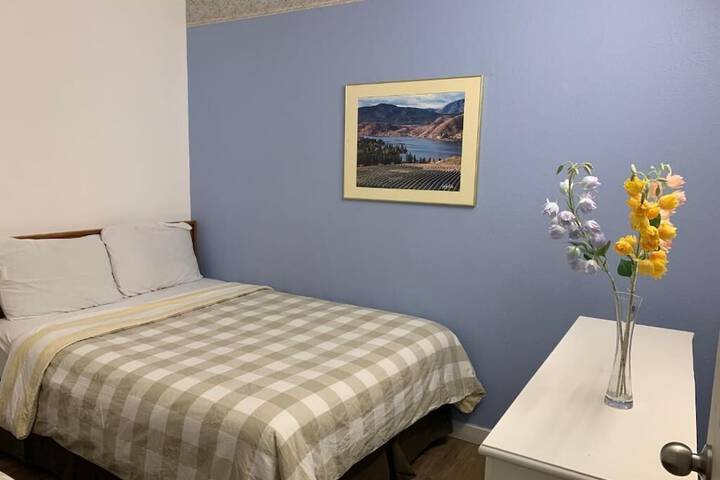 Room 25 of 99