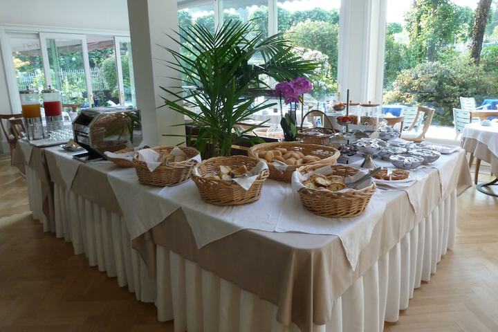 Dining Photos