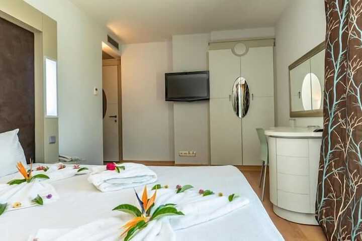 Room 5 of 17