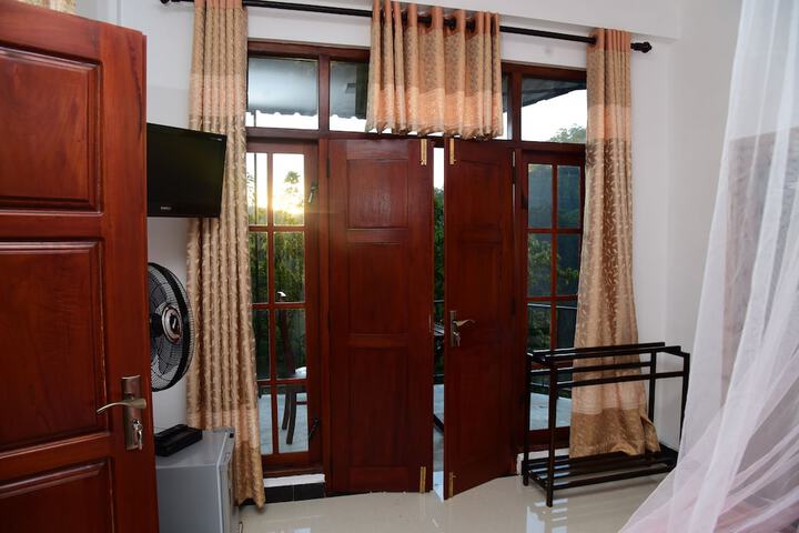 Room 10 of 25