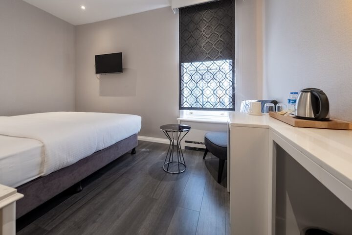 Room 14 of 184