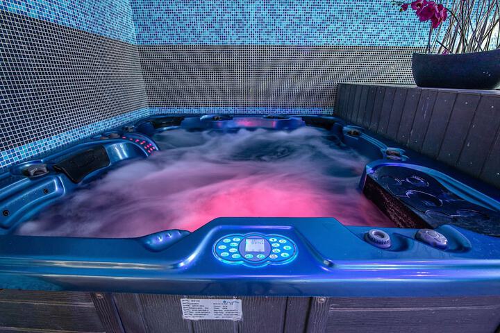 Hot Tub 29 of 83