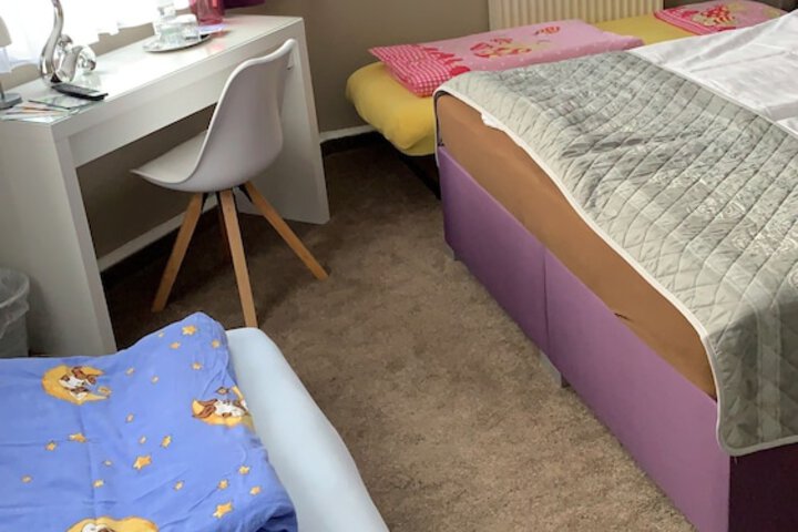 Room 4 of 35