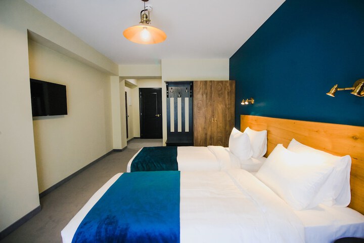 Room 32 of 77