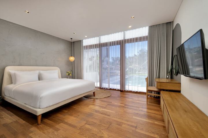 Room 35 of 246