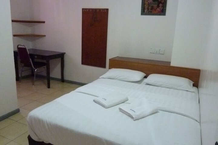 Room 5 of 17