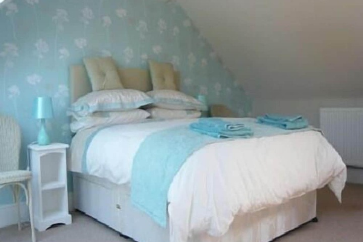 Room 2 of 9