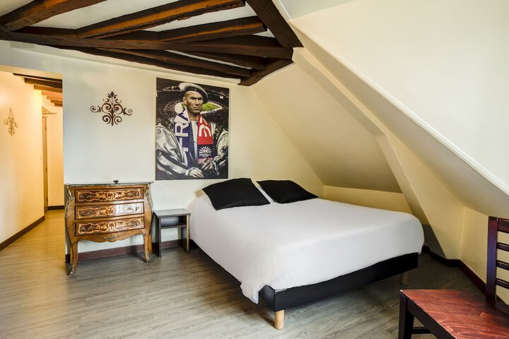 Room 17 of 42
