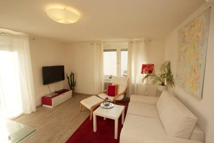 Room 4 of 12