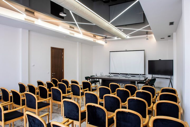 Business Center 106 of 113