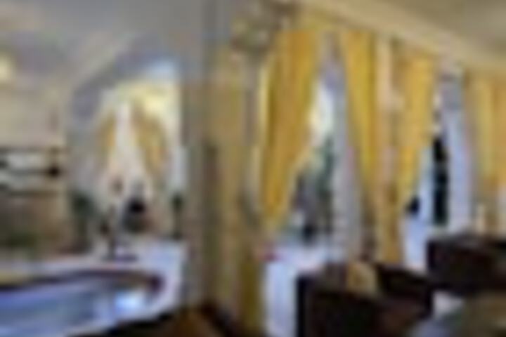 Lounge 296 of 435