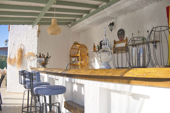 Lounge 40 of 72